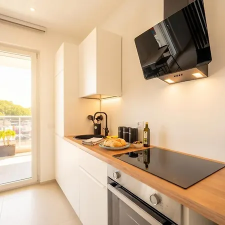 Dimora Venera-modern Comfort With Private Parking Apartamento Bari